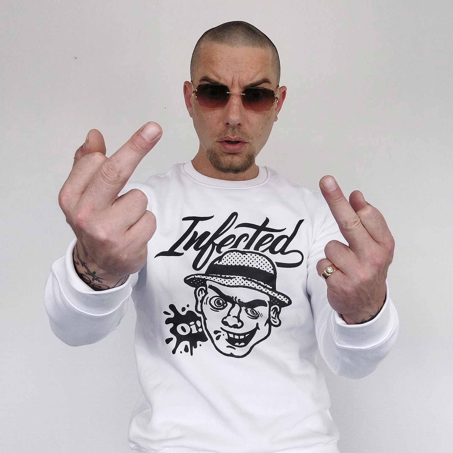 Crewneck INFECTED X Don Leon - Oi Steen! (zwarte print)