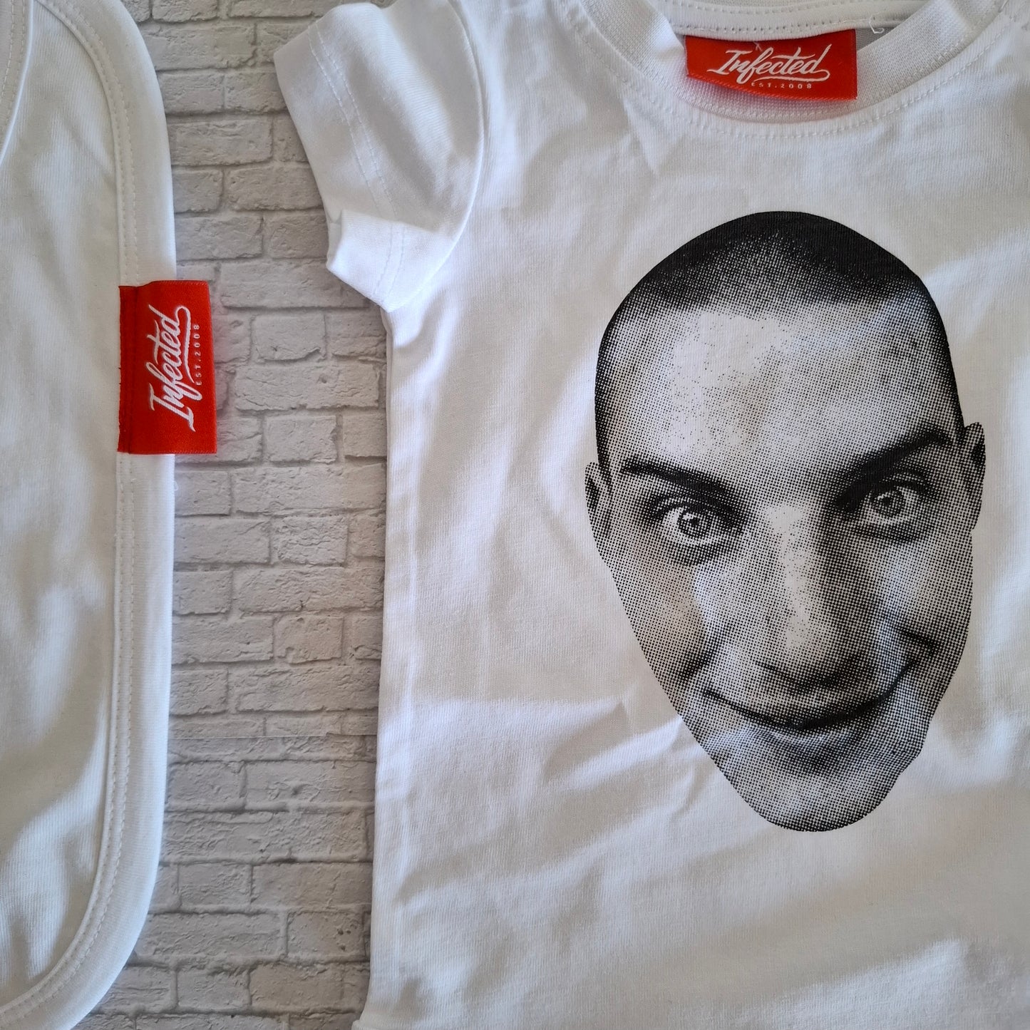 Baby Steen Kop Pakket (slabbetje + rompertje)