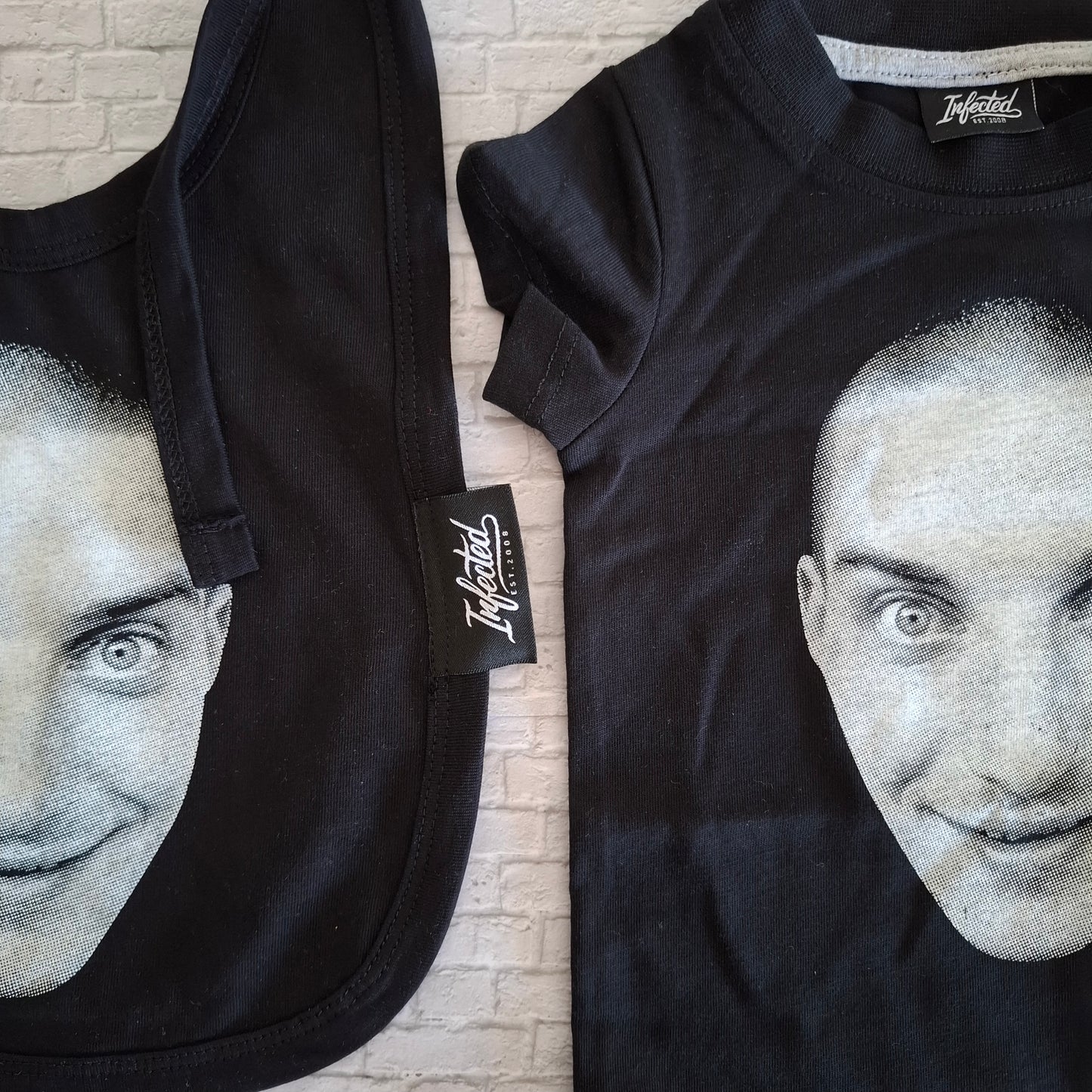 Baby Steen Kop Pakket Zwart (slabbetje + rompertje)