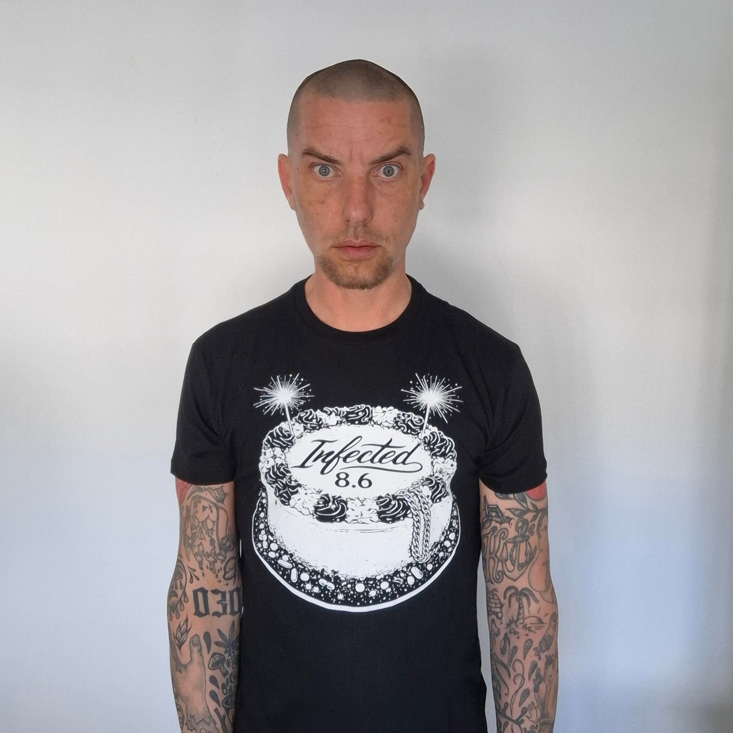 T-Shirt Infected 8.6 Taart