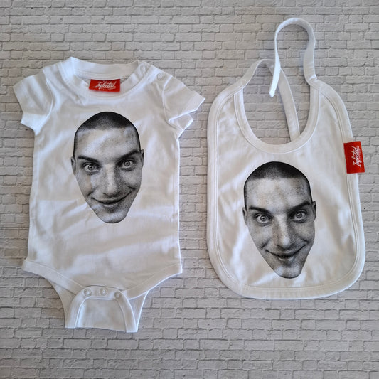 Baby Steen Kop Pakket (slabbetje + rompertje)
