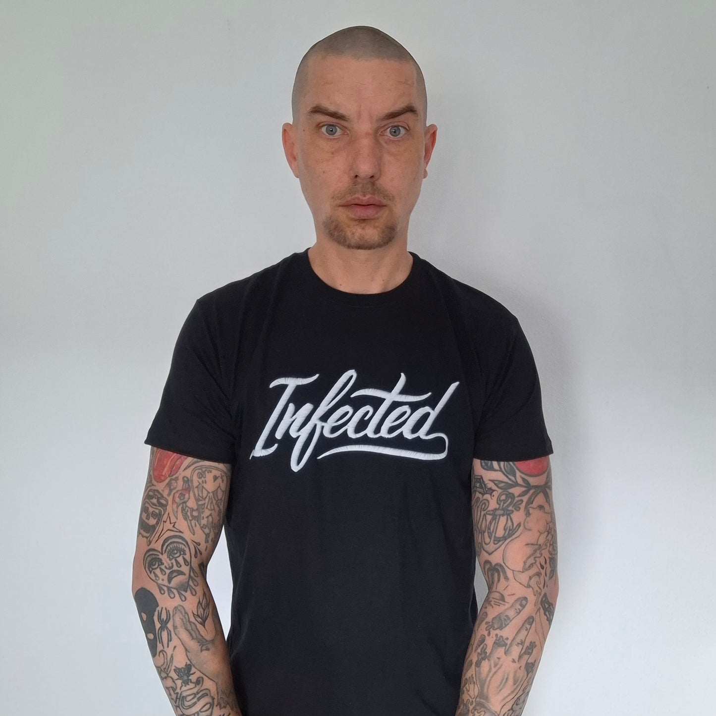 T-Shirt Infected Borduring Print